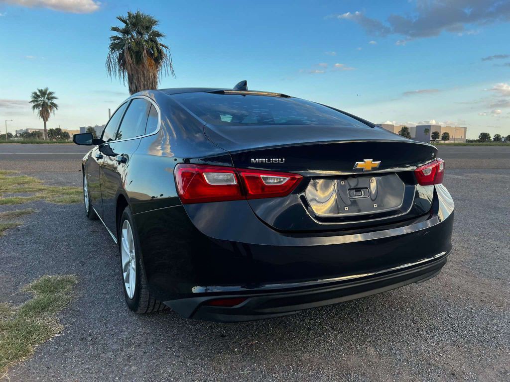 2017 Chevrolet Malibu Image 4