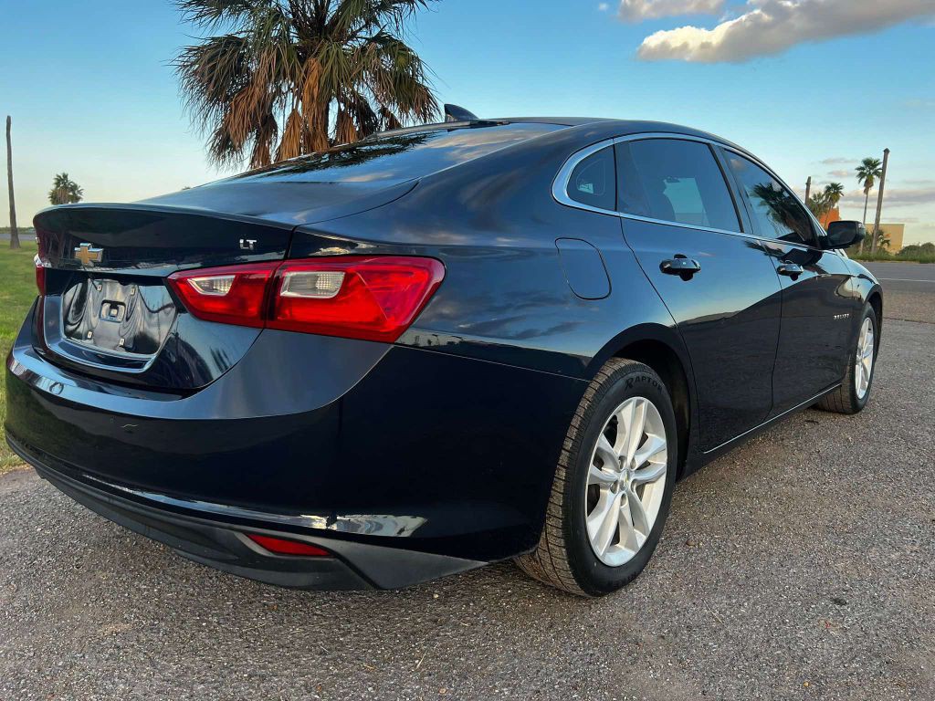 2017 Chevrolet Malibu Image 5