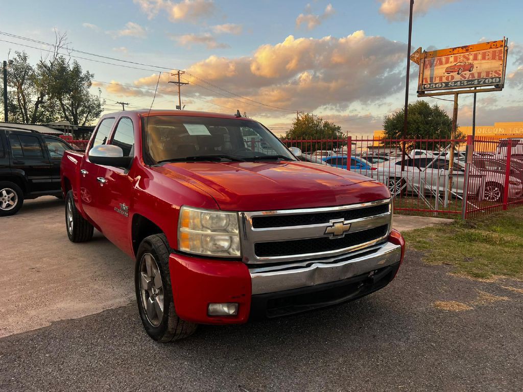 2011 Chevrolet Silverado 1500 Image 2