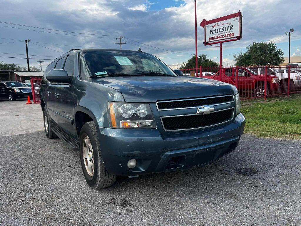 2009 Chevrolet Suburban Image 2