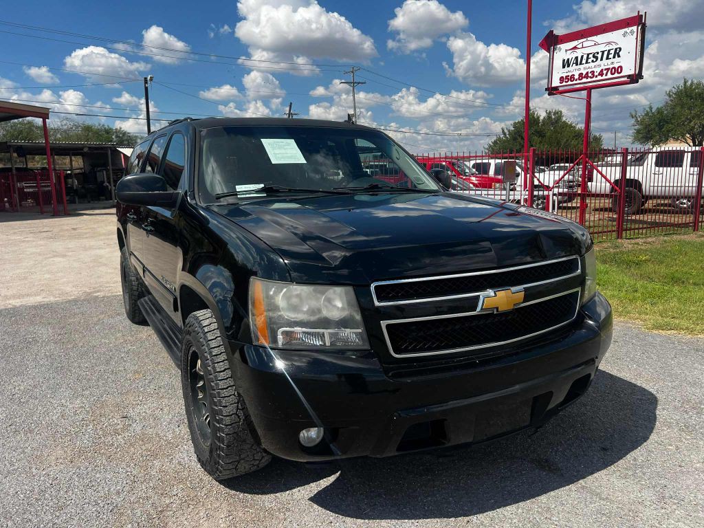 2014 Chevrolet Suburban Image 2