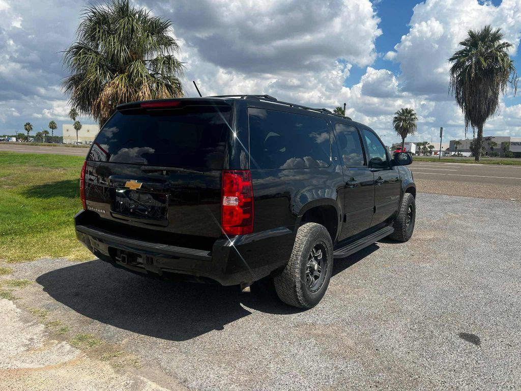 2014 Chevrolet Suburban Image 3
