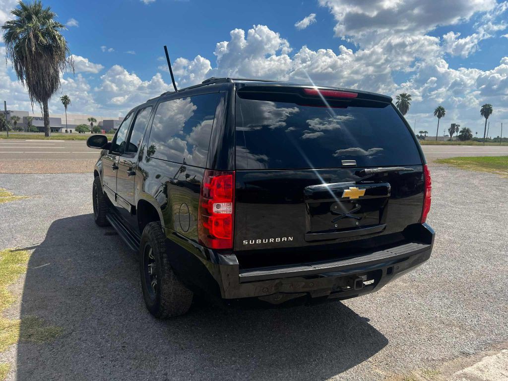 2014 Chevrolet Suburban Image 4