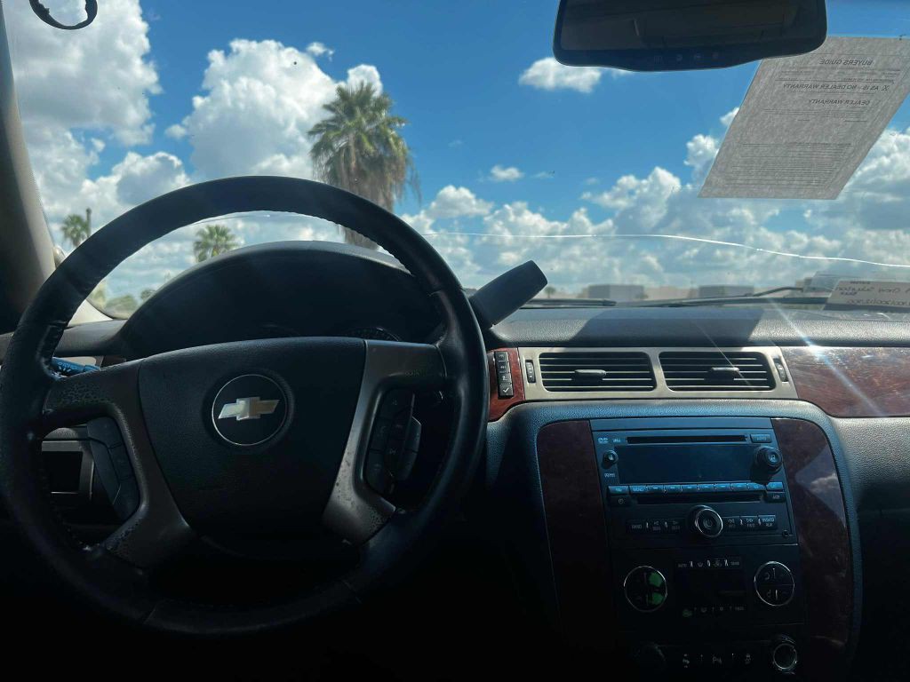 2014 Chevrolet Suburban Image 5