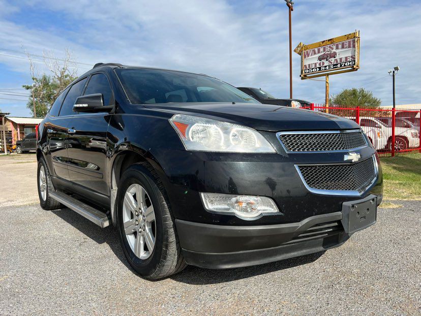 2010 Chevrolet Traverse Image 2