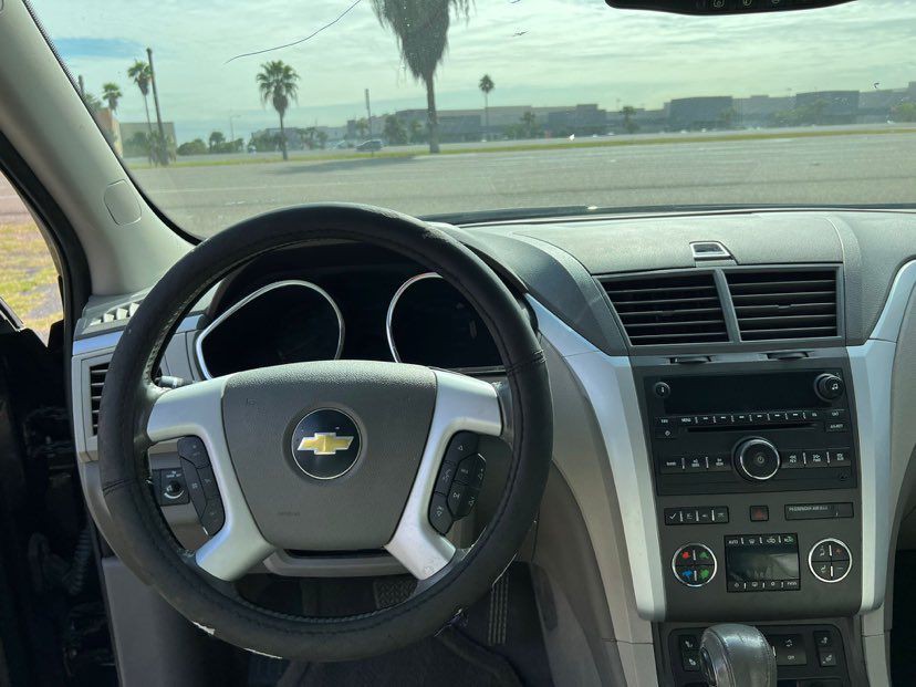 2010 Chevrolet Traverse Image 6