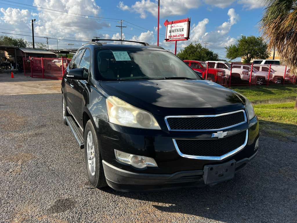 2010 Chevrolet Traverse Image 2