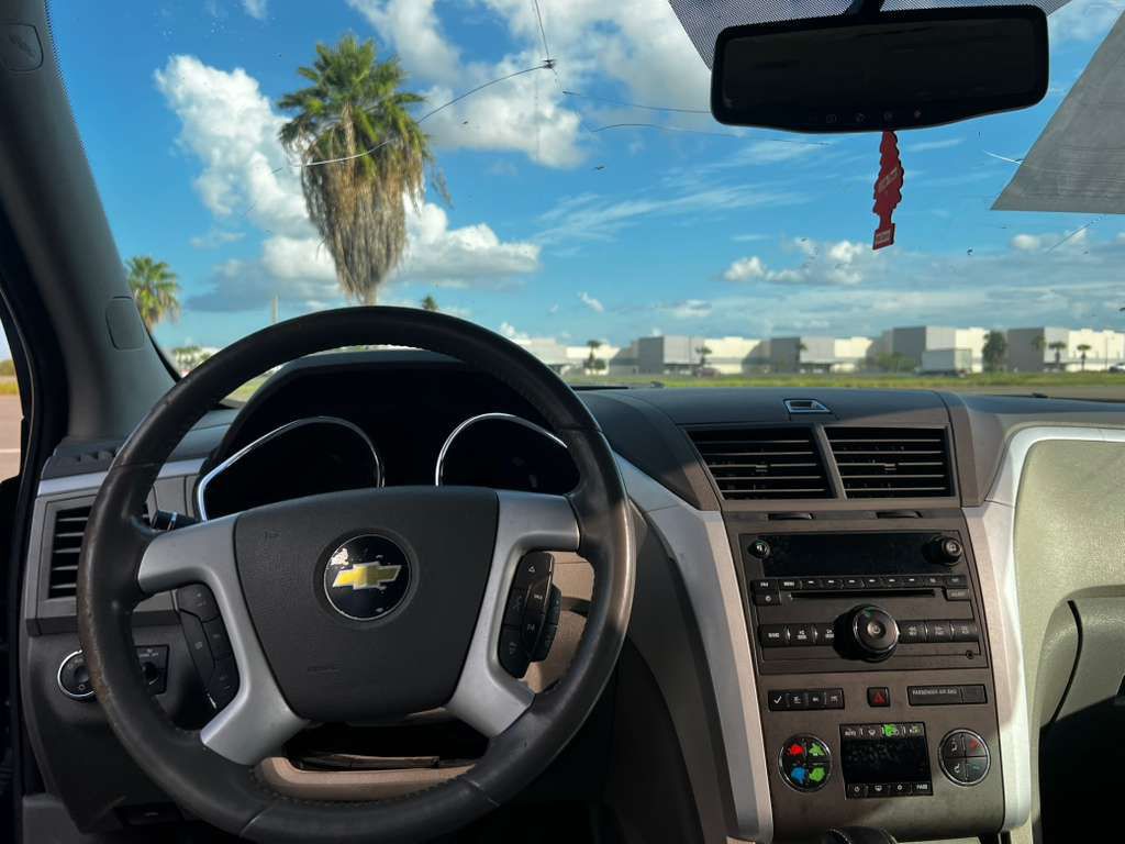 2010 Chevrolet Traverse Image 6