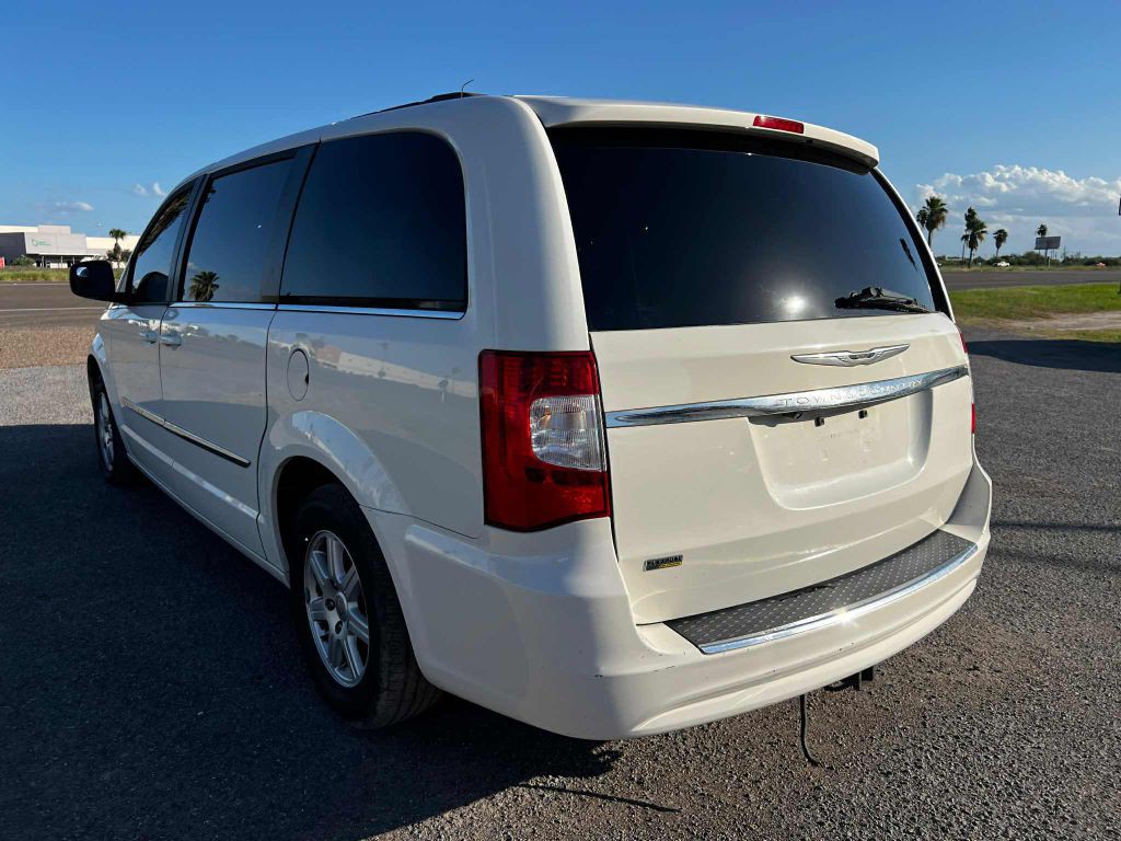 2012 Chrysler Town & Country Image 5