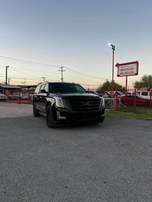 2015 Cadillac Escalade Image 2