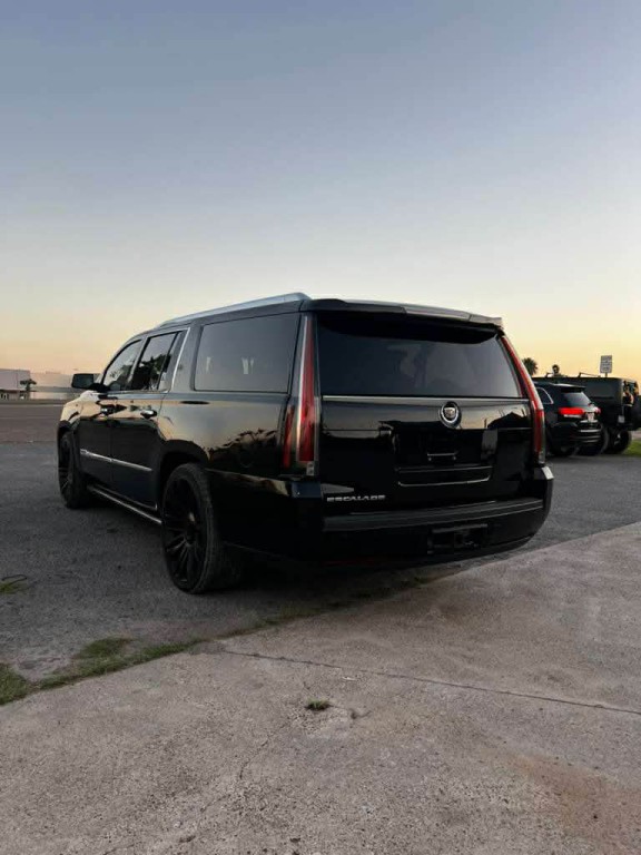2015 Cadillac Escalade Image 4