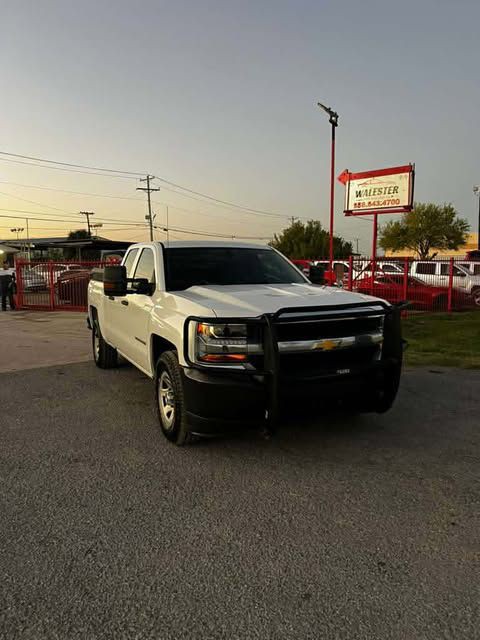 2018 Chevrolet Silverado 1500 Image 2