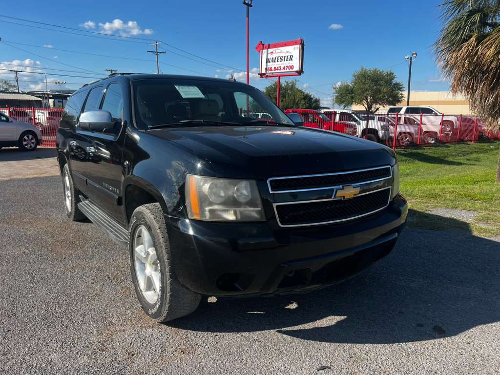 2007 Chevrolet Suburban Image 2