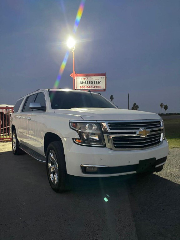2015 Chevrolet Suburban Image 2