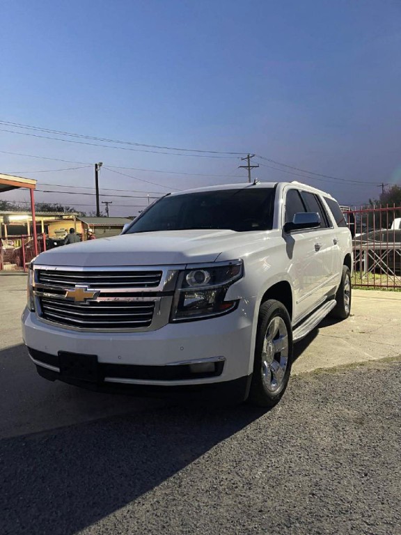 2015 Chevrolet Suburban Image 3