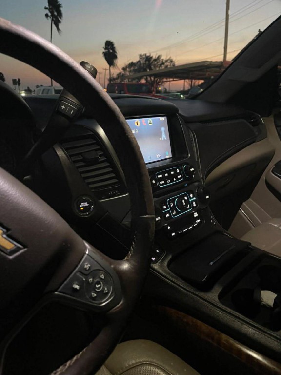 2015 Chevrolet Suburban Image 6