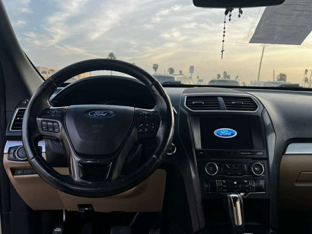 2017 Ford Explorer Image 6
