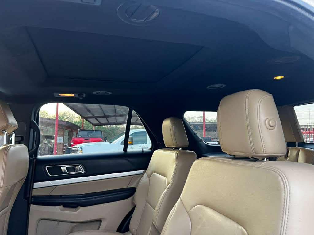 2017 Ford Explorer Image 8