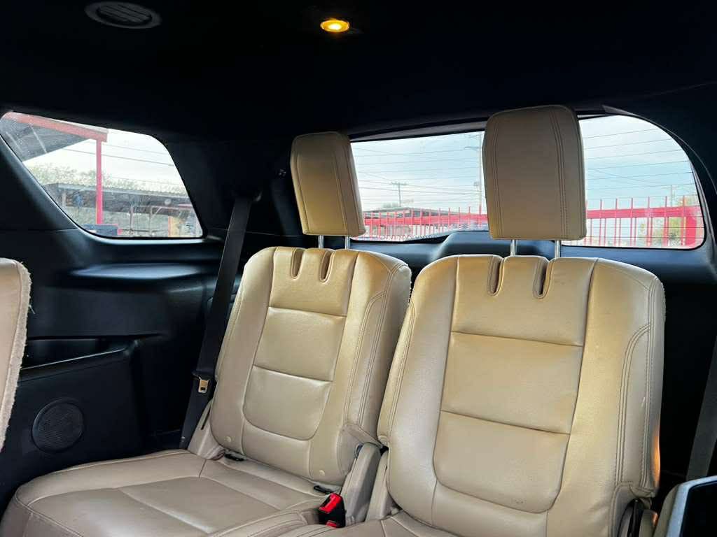 2017 Ford Explorer Image 9