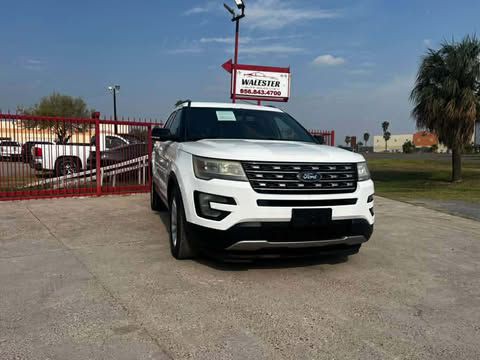 2017 Ford Explorer Image 2