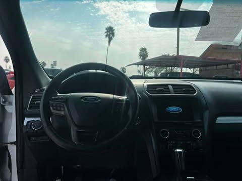 2017 Ford Explorer Image 6