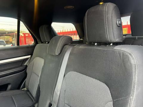 2017 Ford Explorer Image 8