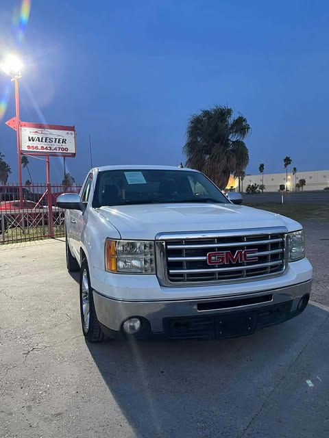 2009 GMC Sierra Image 2