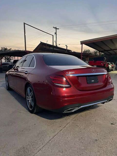 2017 Mercedes-Benz E-Class Image 4