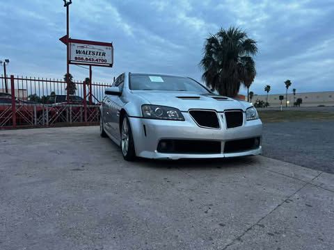 2009 Pontiac G8 Image 2