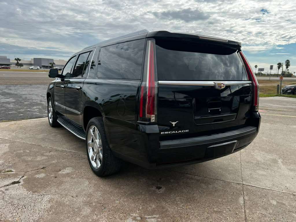 2016 Cadillac Escalade Image 4