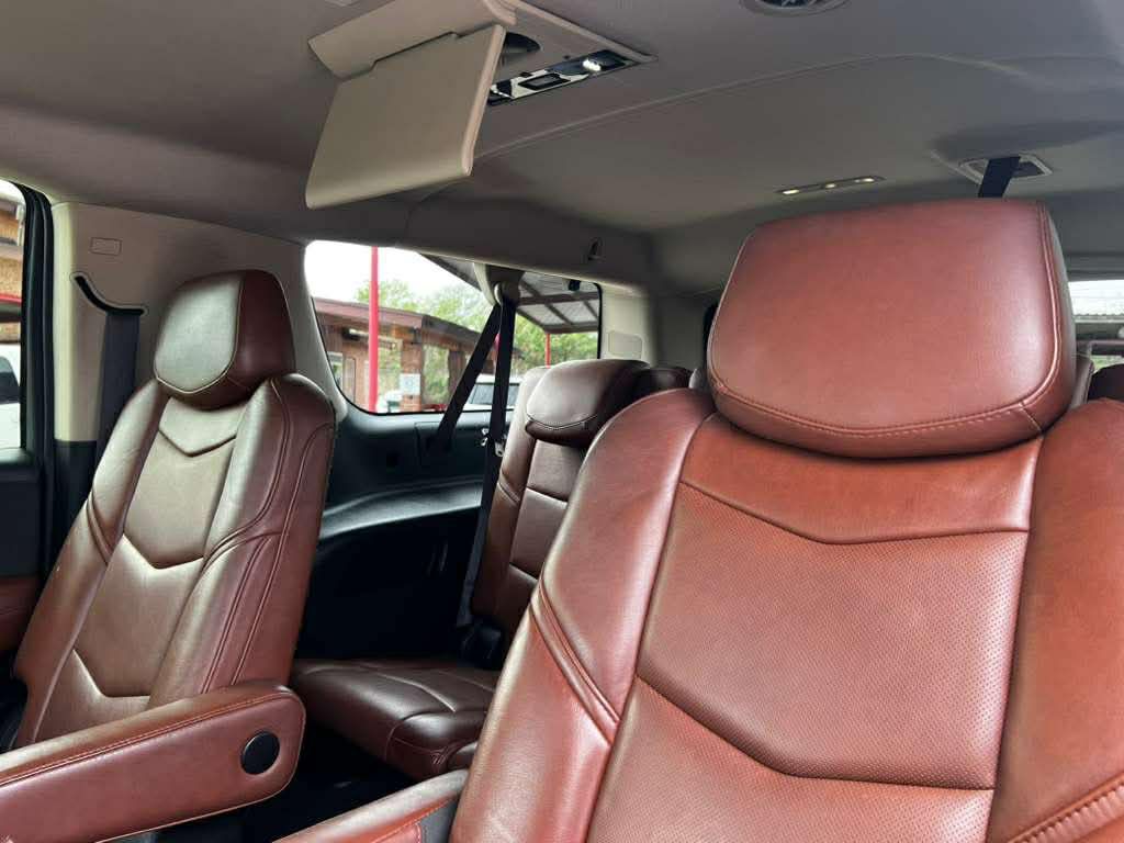 2016 Cadillac Escalade Image 9