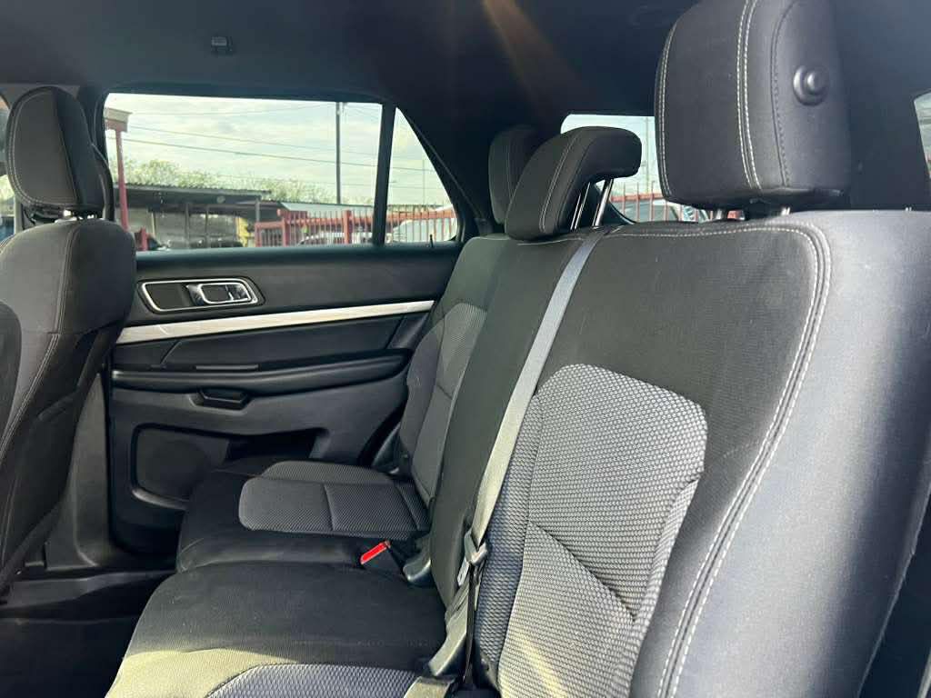 2018 Ford Explorer Image 8