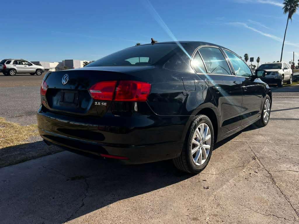 2011 Volkswagen Jetta Image 4