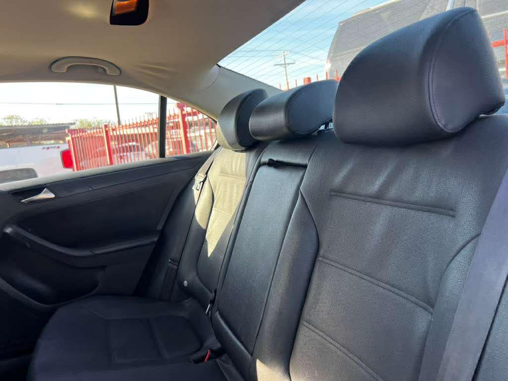 2011 Volkswagen Jetta Image 8