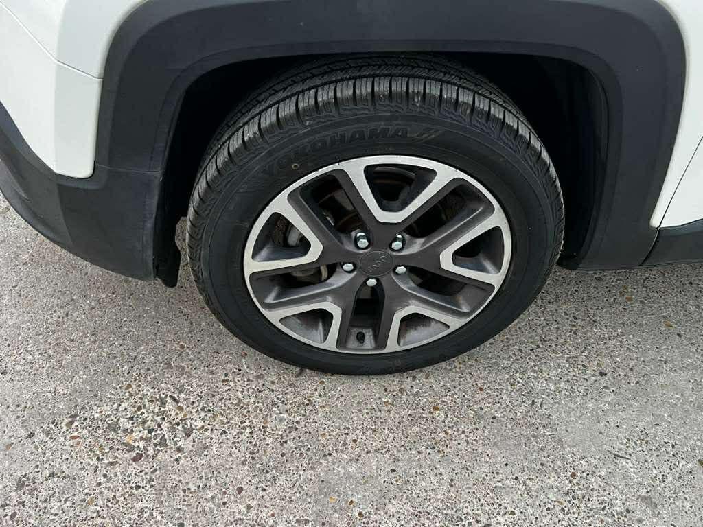 2015 Jeep Renegade Image 9