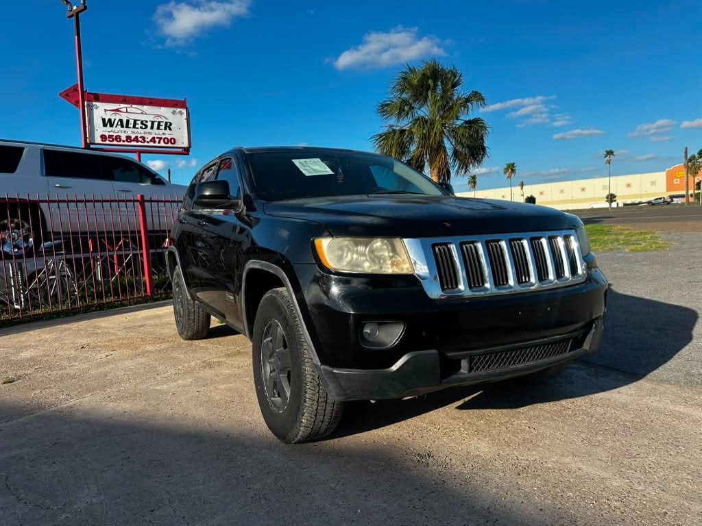 2011 Jeep Grand Cherokee Image 2
