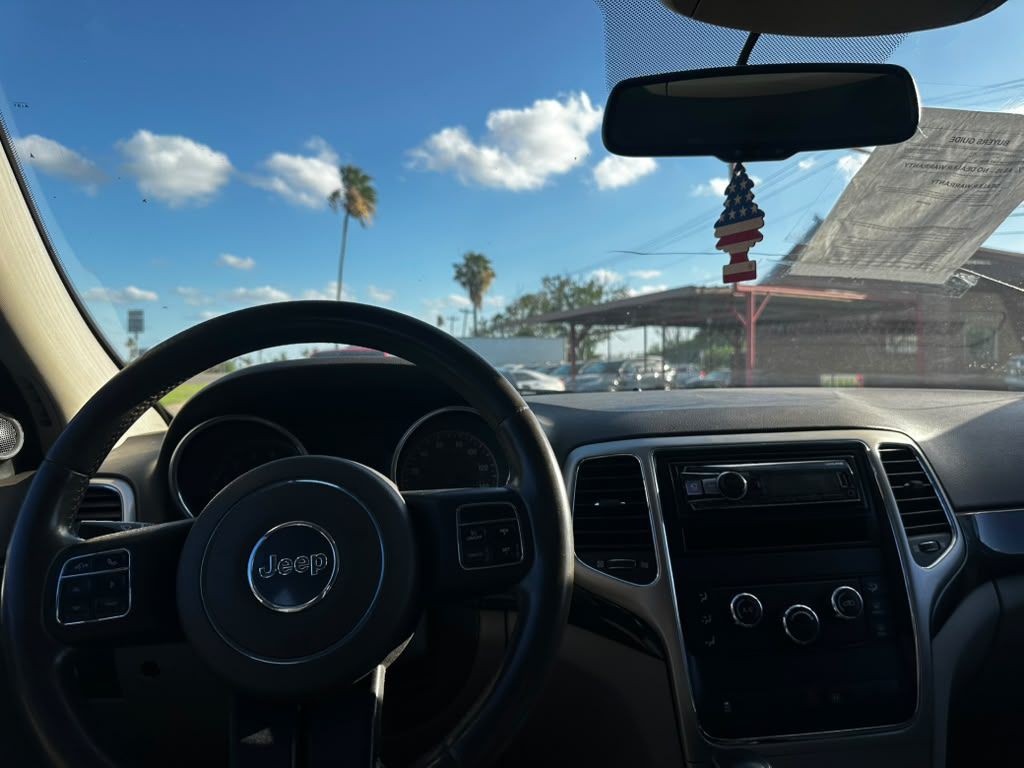 2011 Jeep Grand Cherokee Image 6