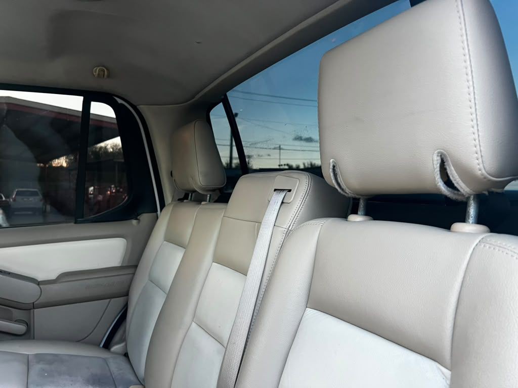 2008 Ford Explorer Image 8