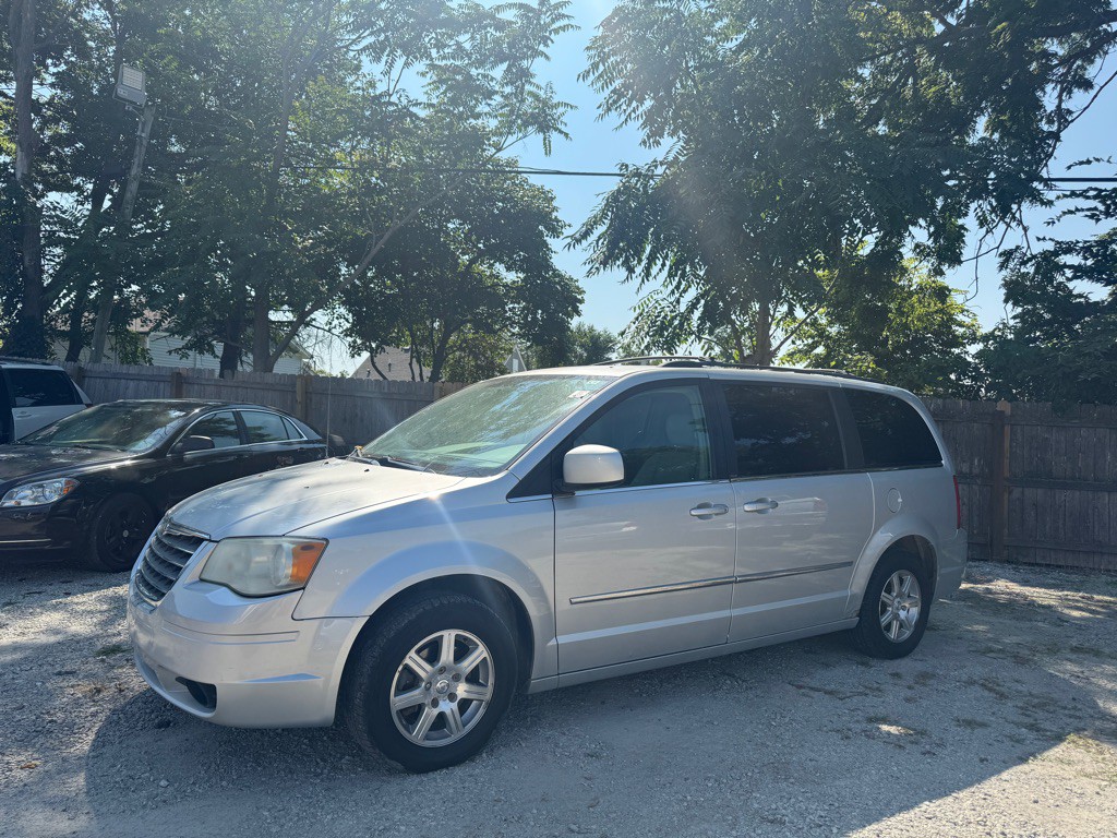 2009 Chrysler Town & Country Image 4