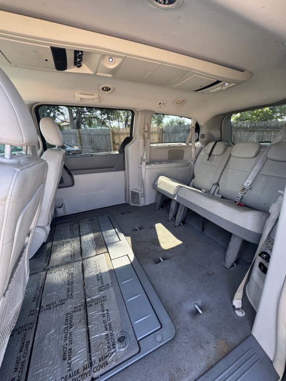 2009 Chrysler Town & Country Image 7
