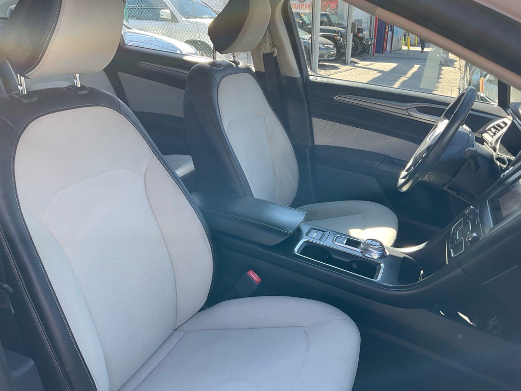 2020 Ford Fusion Image 18