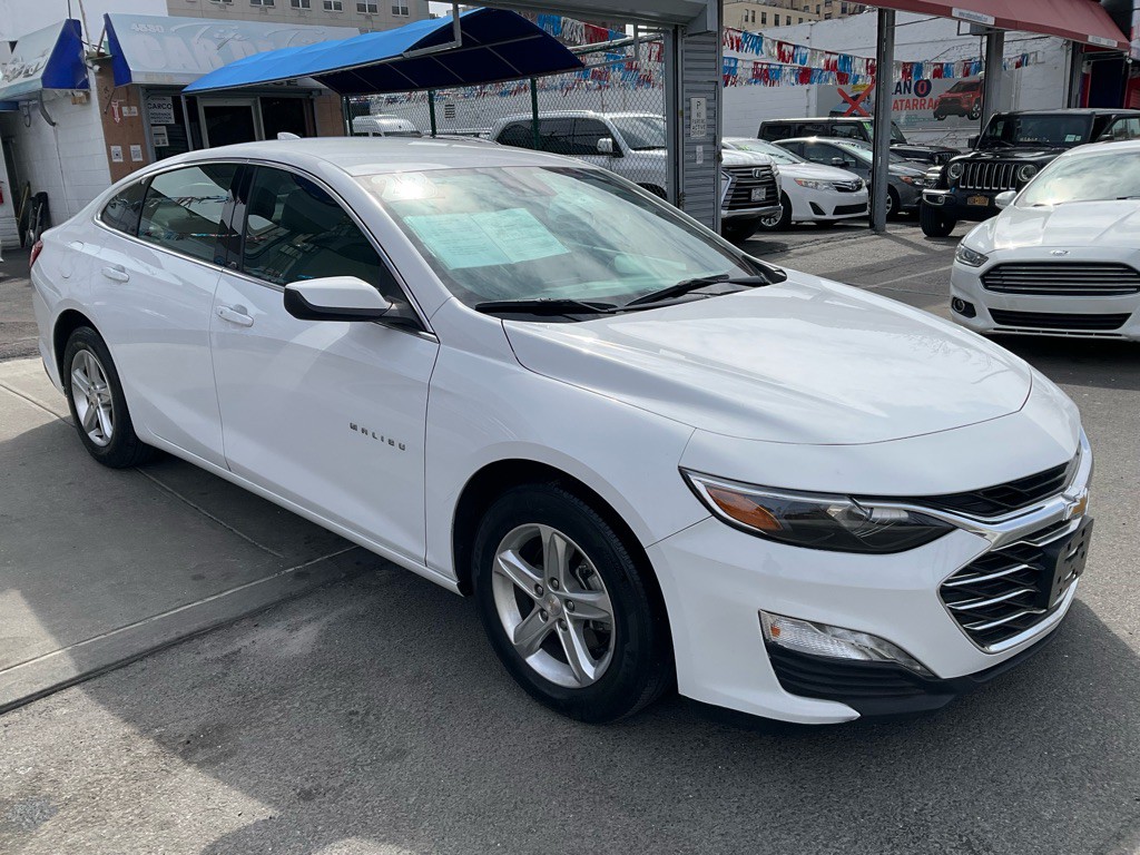 2023 Chevrolet Malibu Image 1