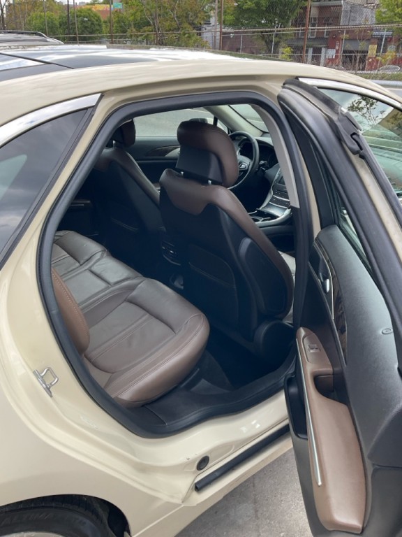 2014 Lincoln MKZ Image 16