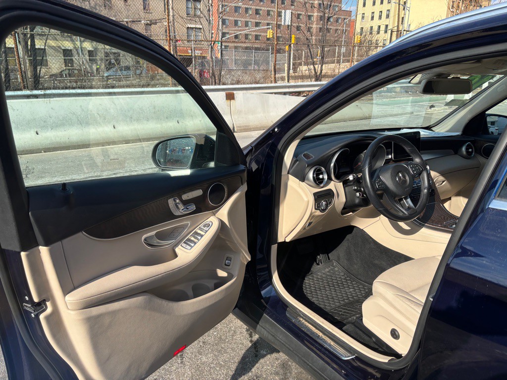 2019 Mercedes-Benz GLC-Class Image 11