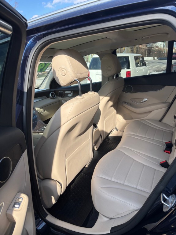 2019 Mercedes-Benz GLC-Class Image 12