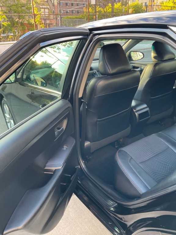 2015 Toyota Camry Image 11