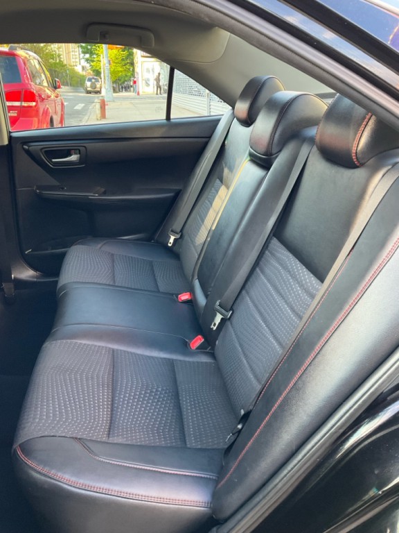 2015 Toyota Camry Image 12