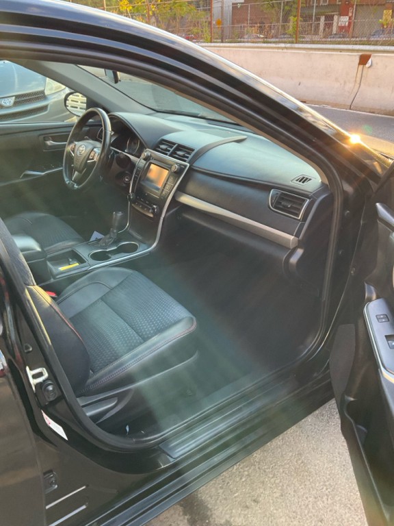 2015 Toyota Camry Image 15