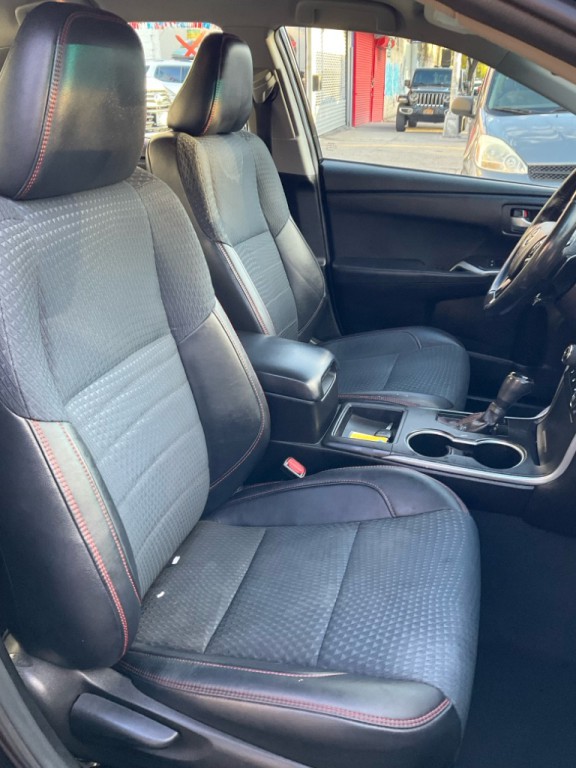 2015 Toyota Camry Image 16