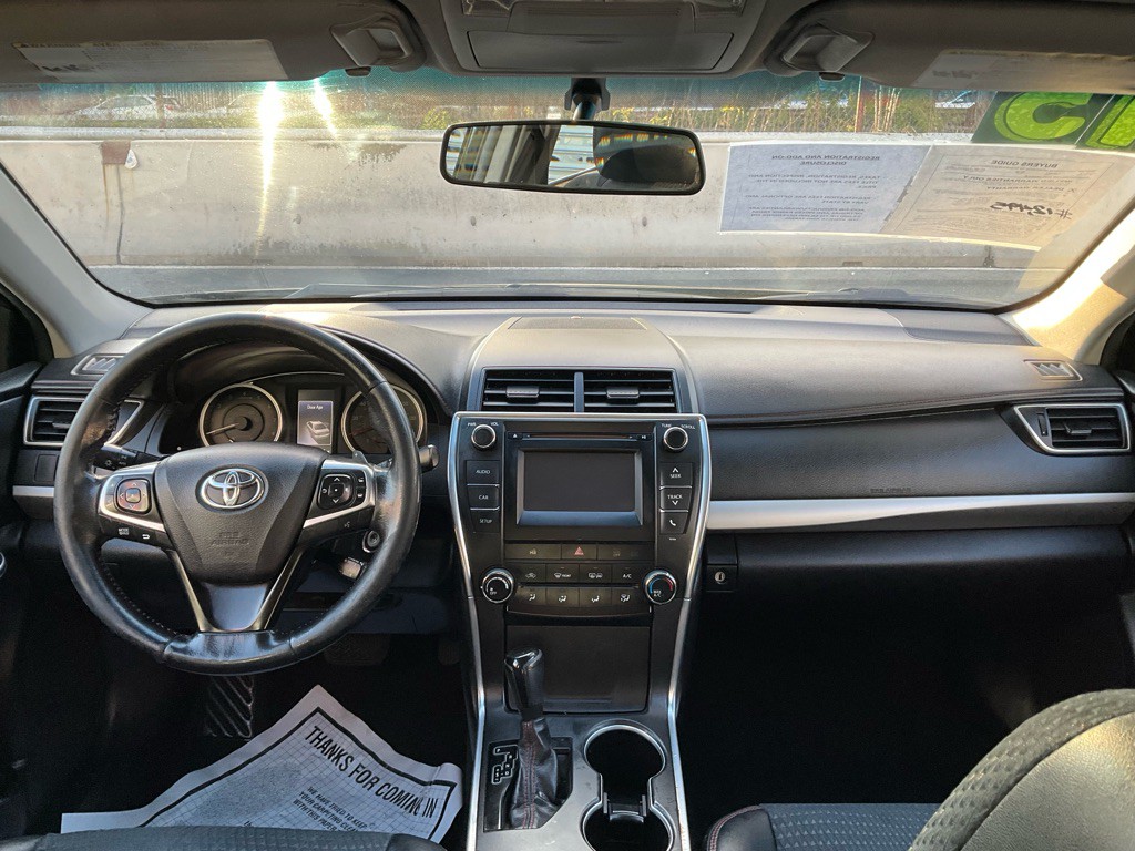 2015 Toyota Camry Image 17